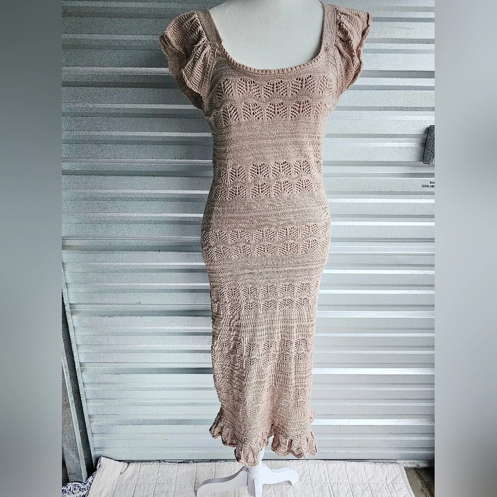 Beige crochet flutter sleeve flutter hem round neck sweater dress size small - Picture 1 of 7